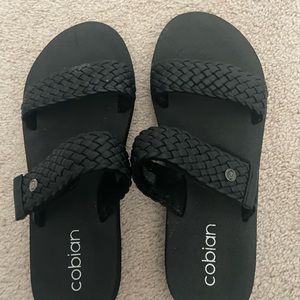Cobian sandals with Velcro fasten . Very comfortable in size 10